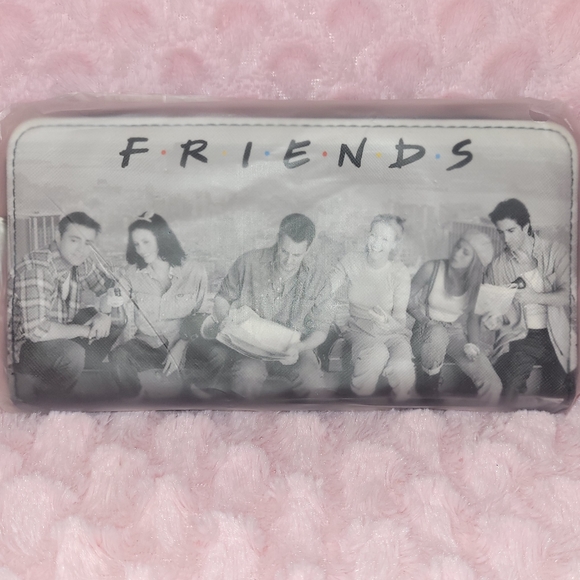 F•R•I•E•N•D•S zip-around wallet - Picture 6 of 16